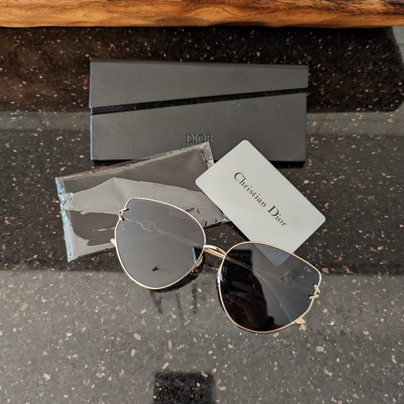 Christian Dior "Dior Gypsy 1" Sunnies. - Picture 4 of 8